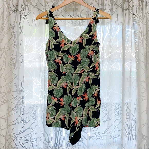 For love and lemons black green Hawaiian floral print sleeveless aloha romper - Picture 4 of 12